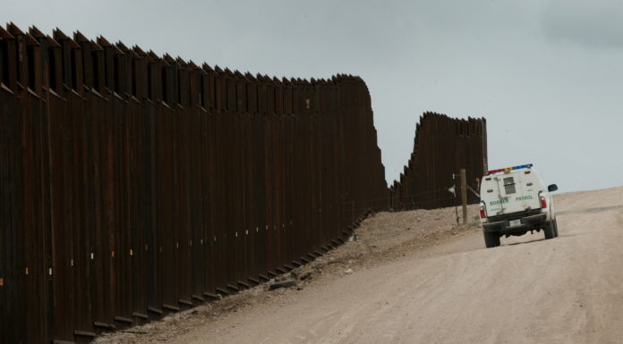 Trump muốn Mỹ ứng tiền trước xây tường, rồi đòi Mexico trả lại