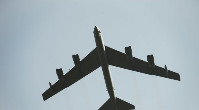 Oanh tạc cơ B-52 rớt động cơ trong chuyến bay huấn luyện