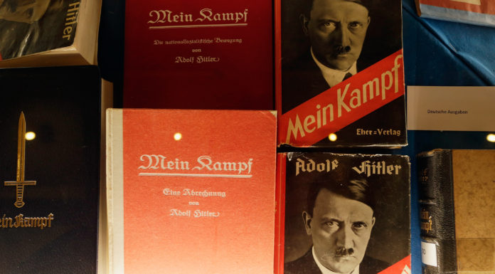 Cuốn 'Mein Kampf' của Hitler trở thành sách bán chạy nhất ở Đức