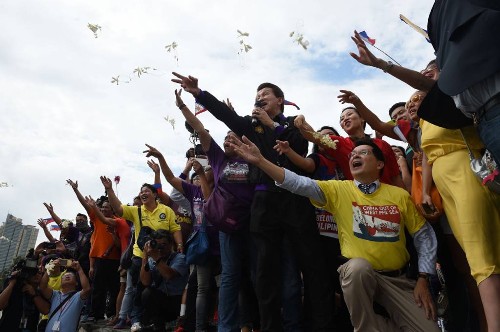Filipino activists and Vietnamese nationals release flowers as they anticipate a favourable decision from a UN tribunal ruling on the legality of China's claims to an area of the South China sea contested by the Philippines, during a demonstration along the bay walk in Roxas Boulevard in Manila on July 12, 2016. The Philippines welcomes a ruling by a UN-backed tribunal on July 12 that declares China has no "historic rights" in the South China Sea, Foreign Secretary Perfecto Yasay said, as he urged restraint. / AFP / TED ALJIBE (Photo credit should read TED ALJIBE/AFP/Getty Images)