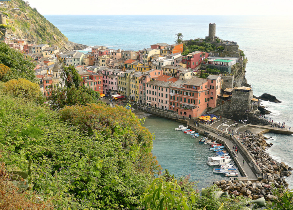 Phong cảnh hữu tình nơi làng biển Vernazza. (Hình: Trịnh Hảo Tâm)
