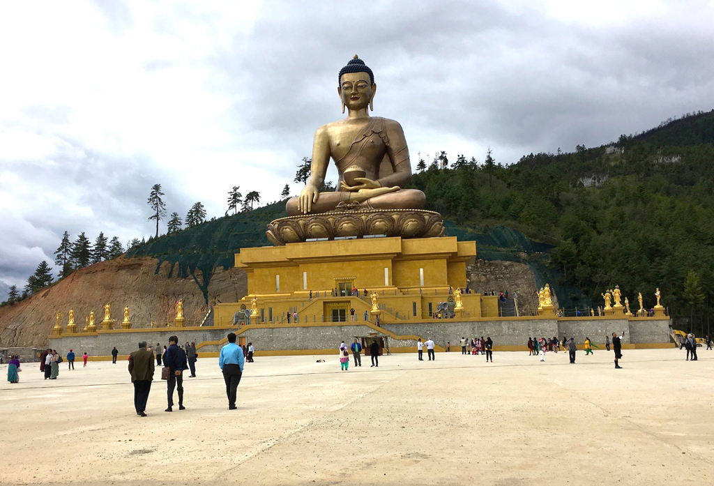 Tượng Phật Buddha Dordenma ngồi bằng đồng lớn nhất thế giới tại Thimpu. (Hình: ATNT Tours & Travel)