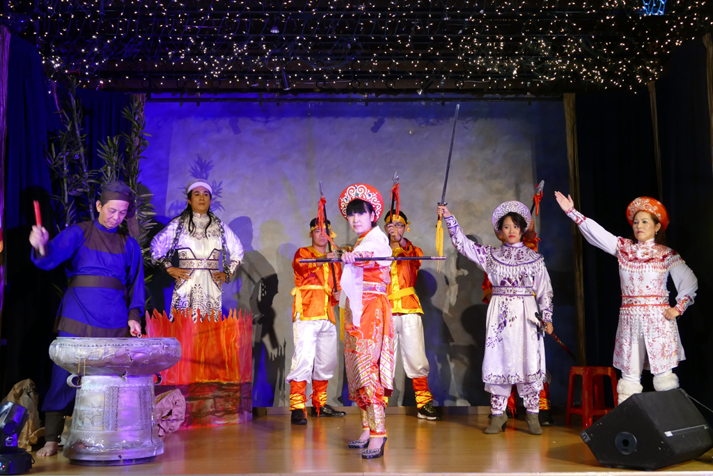 Trích đoạn “Tiếng Trống Mê Linh.” (Hình: Văn Lan/Người Việt)