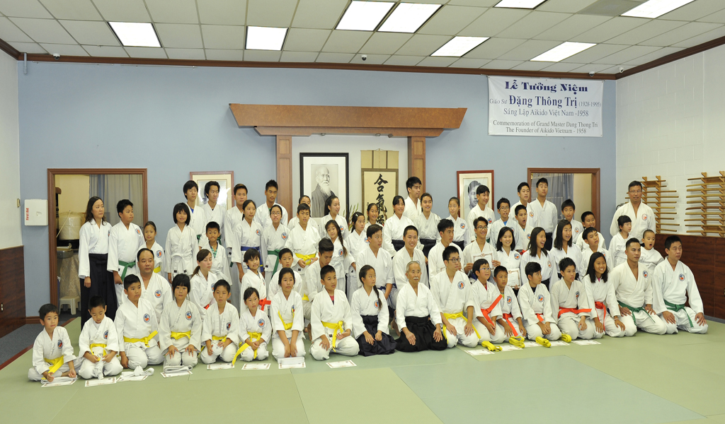 Ðạo đường Aikido Tenshinkai trong buổi lễ tưởng niệm. (Hình: Văn Lan/Người Việt)