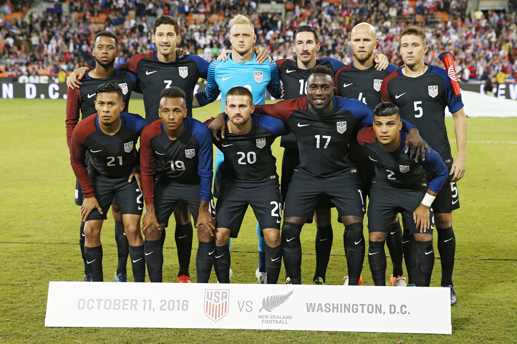 Ðội tuyển Mỹ trước trận đấu giao hữu với New Zealand diễn ra tại RFK Stadium, Washington DC ngày 11 tháng 10, 2016. (Hình: Getty Images