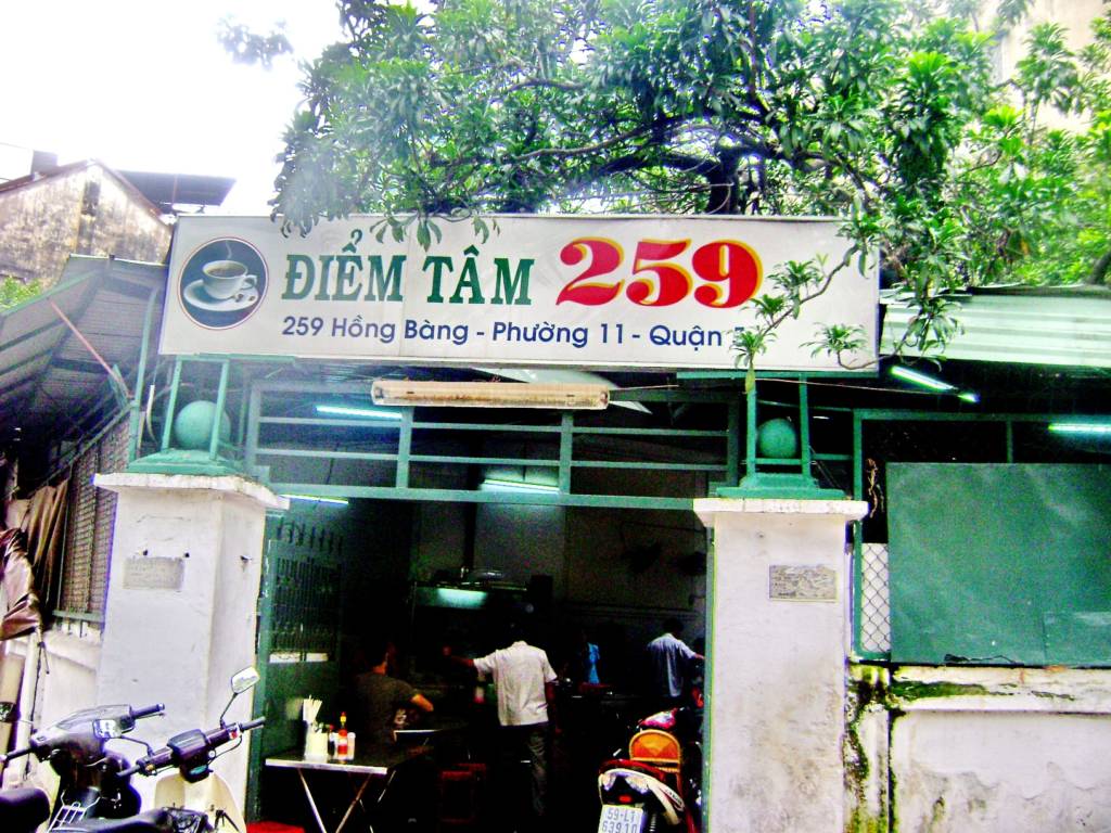 Trà quán dimsum kiểu truyền thống của người Hoa - quận 5, Sài Gòn.