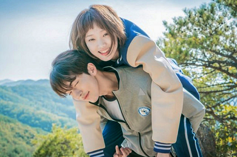 Hình ảnh ngọt ngào và đáng yêu của cặp đôi chính Nam Joo Hyuk và Lee Sung Kyung.