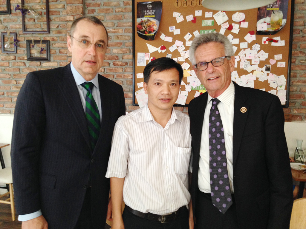 alan-lowenthal-3