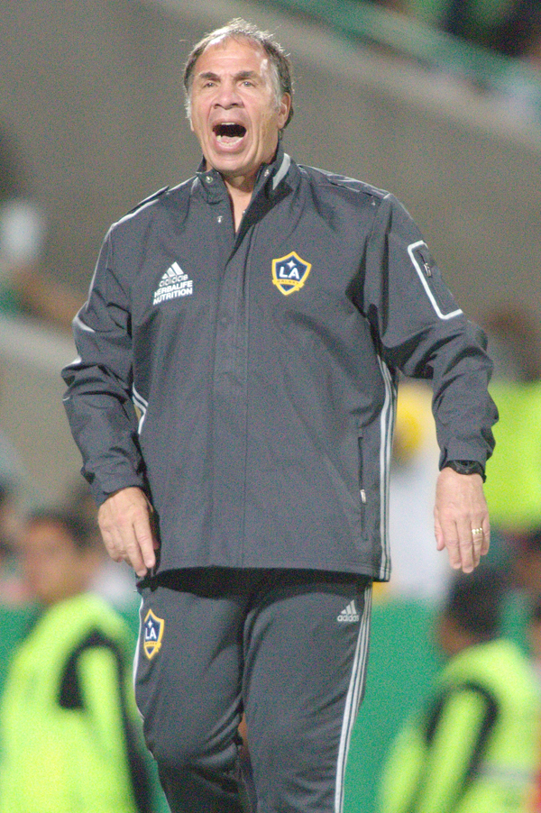 Huấn luyện viên Bruce Arena của đội Los Angeles Galaxy. (Hình: Getty Images)