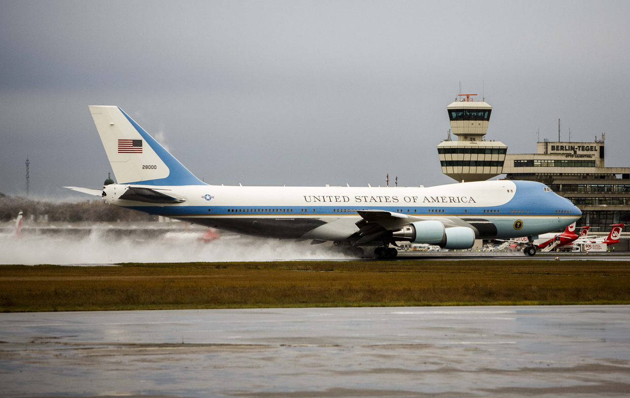 BERLIN, GERMANY - NOVEMBER 18: Air Force One departs with U.S. President Barack Obama onboard as he departs following talks with European leaders on November 18, 2016 in Berlin, Germany. Obama is on his last trip to Europe as U.S. President. (Photo by Carsten Koall/Getty Images)