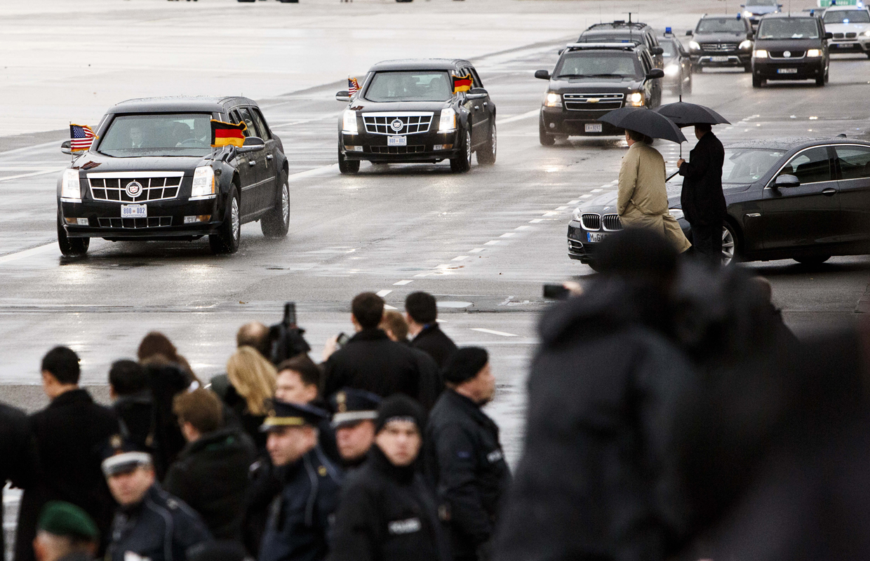 BERLIN, GERMANY - NOVEMBER 18: U.S. The convoy of President Barack Obama arives to board Air Force One as Obama departs following talks with European leaders on November 18, 2016 in Berlin, Germany. Obama is on his last trip to Europe as U.S. President. (Photo by Carsten Koall/Getty Images)