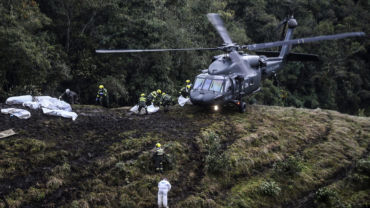 Rescue and forensic teams recover the bodies of victims of the LAMIA airlines charter that crashed in the mountains of Cerro Gordo, municipality of La Union, Colombia, on November 29, 2016 carrying members of the Brazilian football team Chapecoense Real. A charter plane carrying the Brazilian football team crashed in the mountains in Colombia late Monday, killing as many as 75 people, officials said. / AFP / STR / Raul ARBOLEDA (Photo credit should read RAUL ARBOLEDA/AFP/Getty Images)