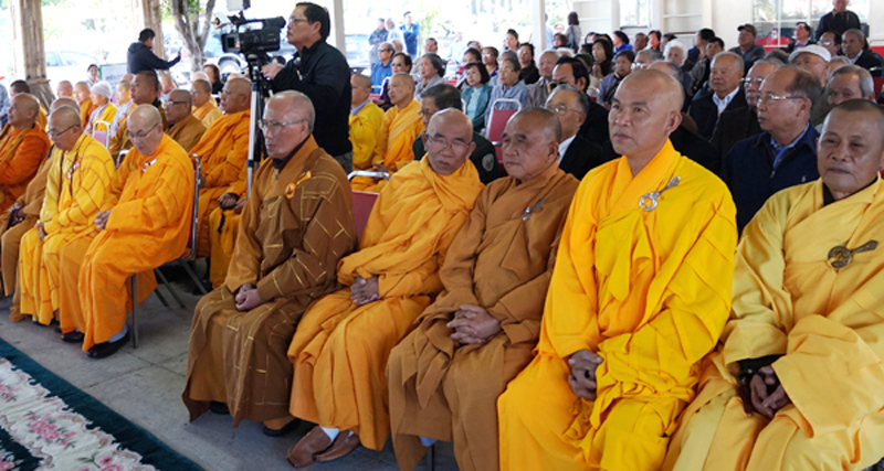 Ðông đảo chư tăng tham dự lễ hiệp kỵ ngành tuyên úy Phật Giáo tại chùa Phổ Ðà năm 2015. (Hình: Lâm Hoài Thạch/Người Việt)