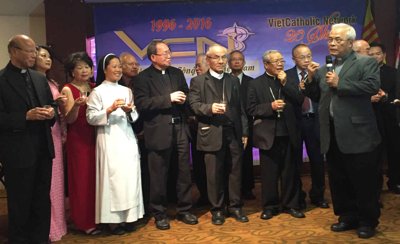Linh Mục Trần Công Nghị chia sẻ về sự ra đời của VietCatholic. (Hình: Quốc Dũng/Người Việt)