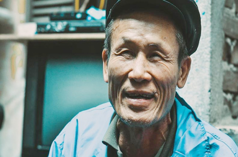 Ông Hiệp “khùng,” ở lại chỉ vỏn vẹn gần 6.2 m và ở trên tầng cao nhất. (Hình: báo Pháp Luật Sài Gòn)