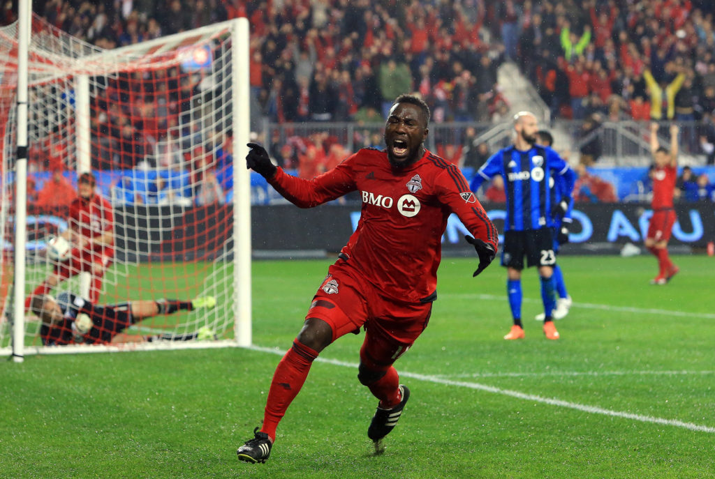 Tiền đạo Jozy Altidore của đội bóng Toronto FC vui mừng sau khi thực hiện cú đánh đầu tuyệt hảo đưa banh vào lưới đội Montreal Impact trong trận bán chung kết lượt về bảng Miền Đông (Eastern Conference) giữa hai đội Toronto FC và Montreal Impact diễn ra trên sân BMO Field, Toronto, Ontario, Canada ngày 30 tháng 11, 2016. (Hình: Getty Images)