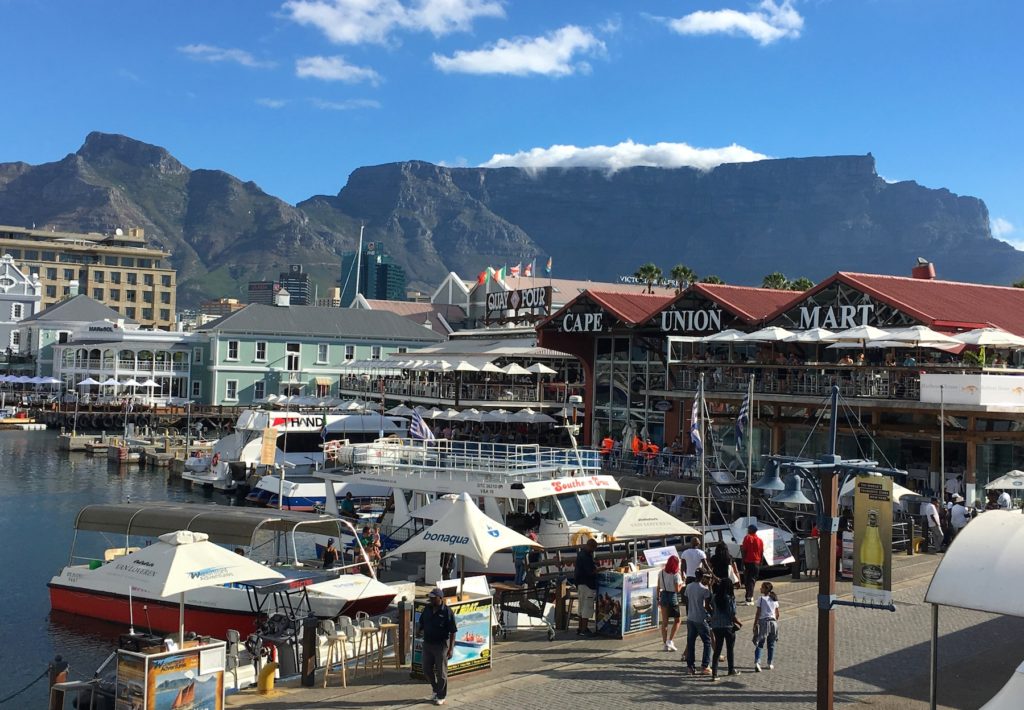 Không gian của Table Mountain nhìn từ trung tâm thành phố Cape Town. (Hình: ATNT Tours)