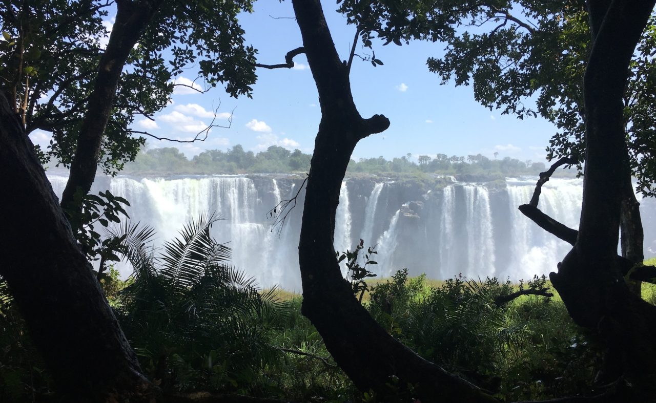 Thác chính (Main Falls) Victoria Falls ở Zimbabwe. (Hình: ATNT Tours & Travel)