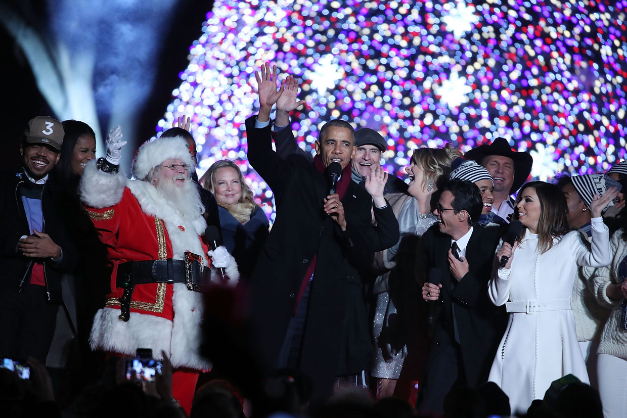 WASHINGTON, DC - DECEMBER 01: U.S. President Barack Obama sings Jingle Bells with Eva Longoria, Marc Anthony, James Taylor, Trisha Yearwood, Garth Brooks, Kelly Clarkson, Caroline Smedvig, Sasha Obama and Santa Claus during the National Christmas Tree lighting ceremony, on December 1, 2016 in Washington, DC. This year is the 94th annual National Christmas Tree Lighting Ceremony. (Photo by Mark Wilson/Getty Images)