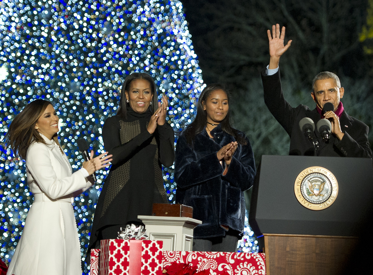 WASHINGTON, DC - DECEMBER 1: U.S. President Barack Obama, (L-R) Eva Longoria, first lady Michelle Obama and Sasha Obama take part in the National Christmas Tree Lighting on the Ellipse December 1, 2016 in Washington, DC. This year is the 94th annual National Christmas Tree Lighting Ceremony. (Photo by Ron Sachs-Pool/Getty Images)
