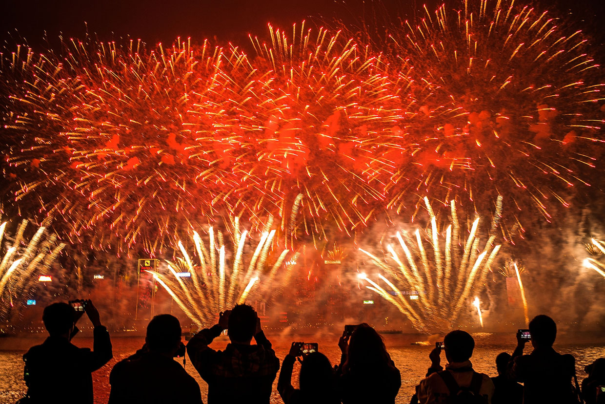 HONG KONG - JANUARY 01: Fireworks illuminate the city's skyline during BOCHK Hong Kong New Year countdown celebrations of 2017 on January 1, 2017 in Hong Kong. (Photo by Lam Yik Fei/Getty Images)