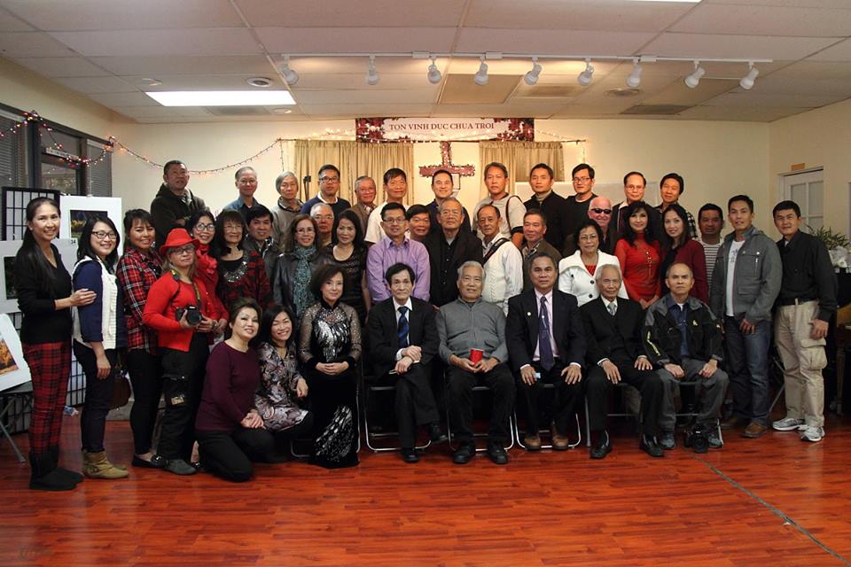 Các học viên nhiếp ảnh tham gia cuộc thi. (Hình: Việt Nam Photography Club cung cấp)