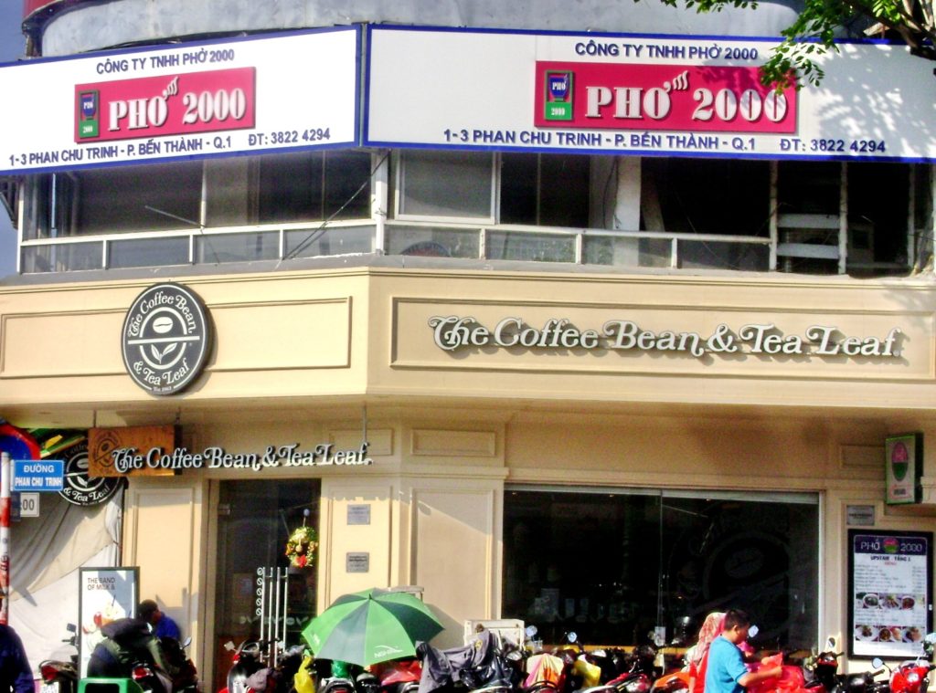 Phở 2000 ở Sài Gòn. (Hình: Văn Lang/Người Việt)