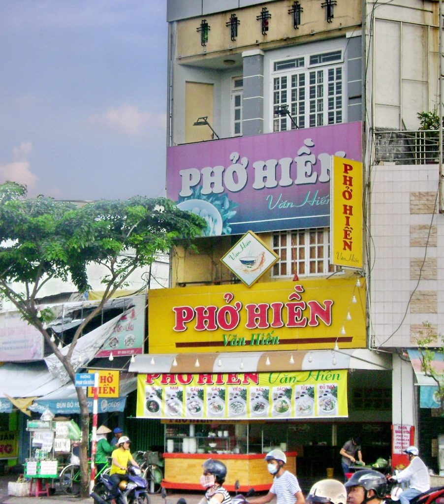 Phở Hiền (Văn Hiến) đang có nhiều chi nhánh tại Sài Gòn. (Hình: Văn Lang/Người Việt)