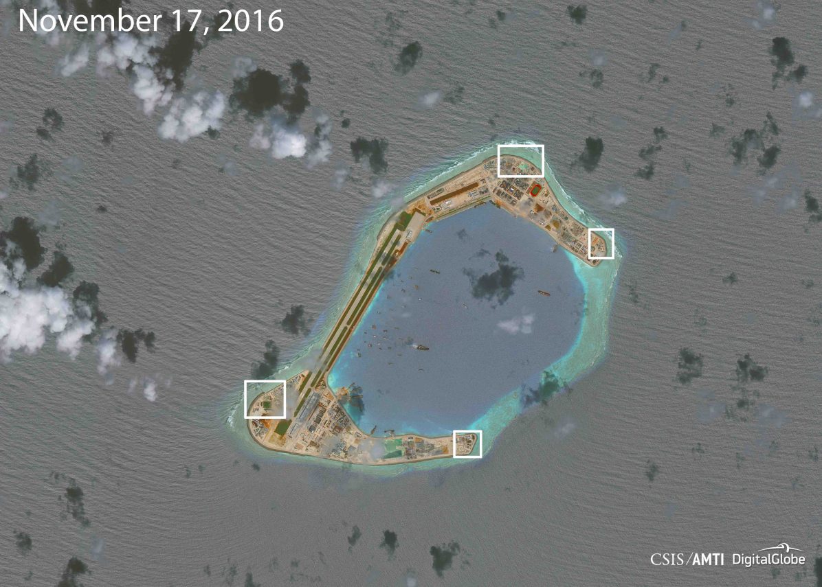 Hình chụp ngày 17 tháng 11, 2016 các vị trí phòng không trên đảo nhân tạo Xu Bi - Subi Reef (Trung Quốc gọi là Zubi Jiao - Chử Bích Tiêu. (Hình: CSIS)