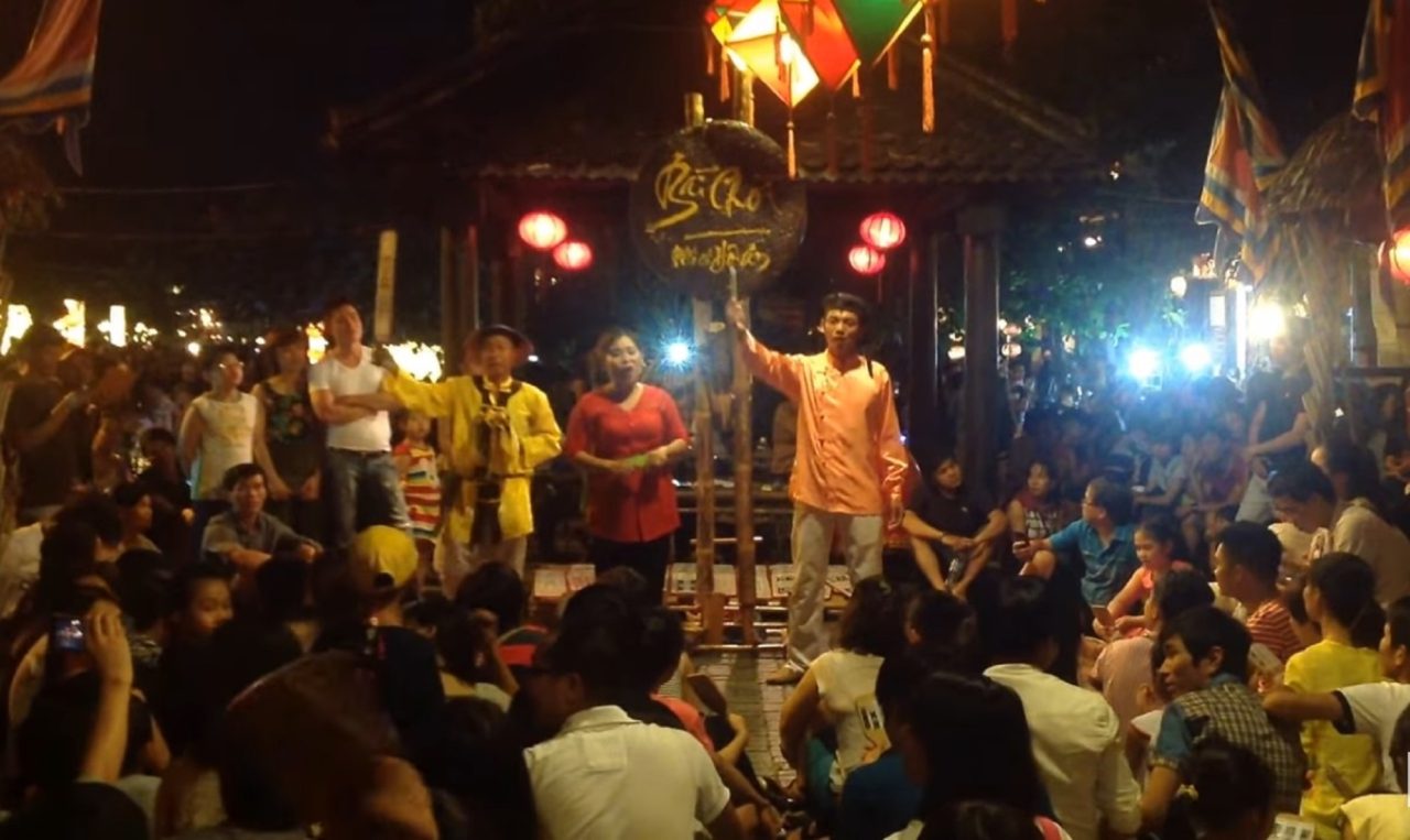 Hô bài chòi ngày Tết.