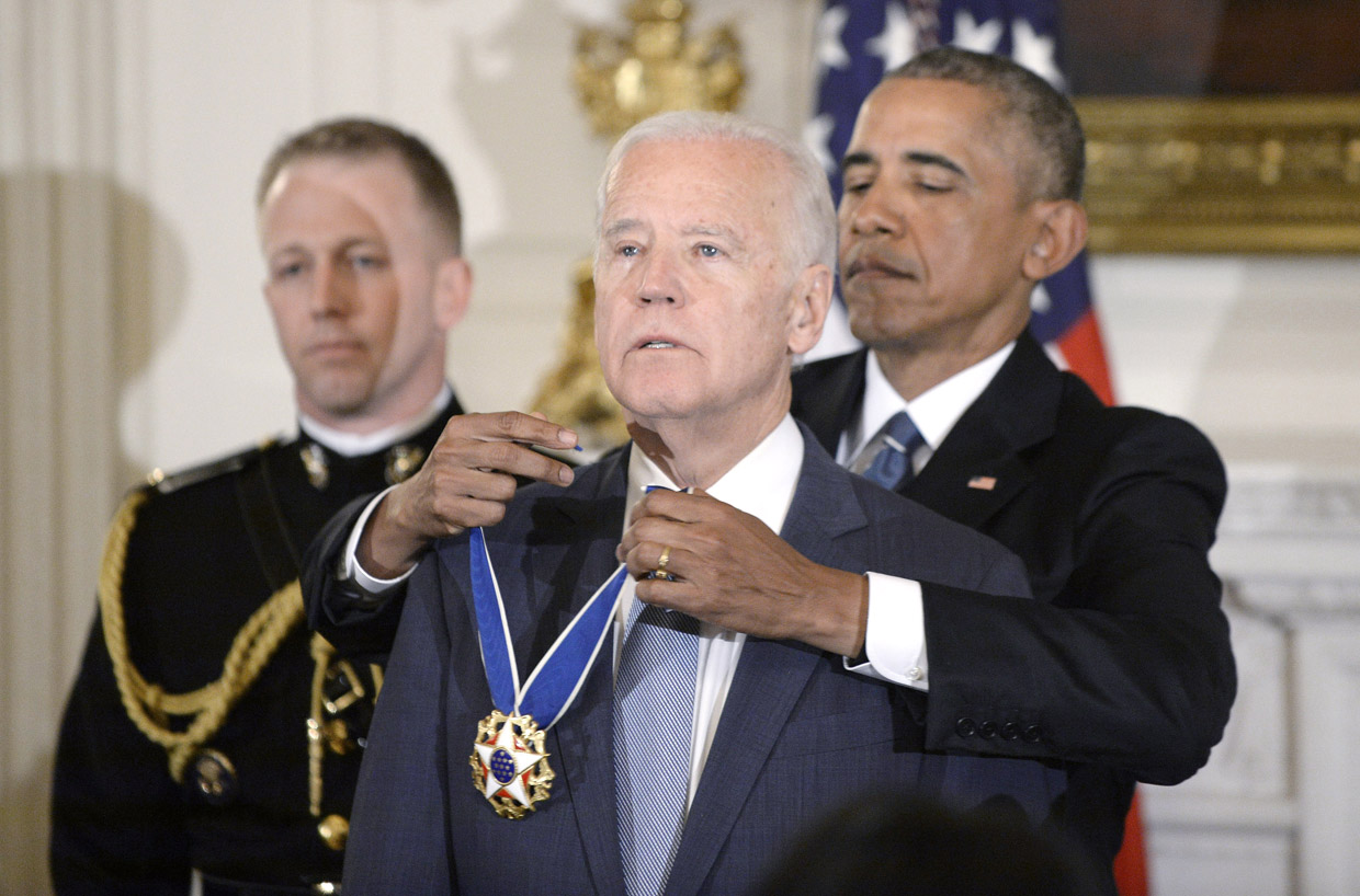 WASHINGTON, DC - JANUARY 12: (AFP OUT) U.S. President Barack Obama (R) presents the Medal of Freedom to Vice-President Joe Biden during an event in the State Dining room of the White House, January 12, 2017 in Washington, DC. (Photo by Olivier Douliery-Pool/Getty Images)