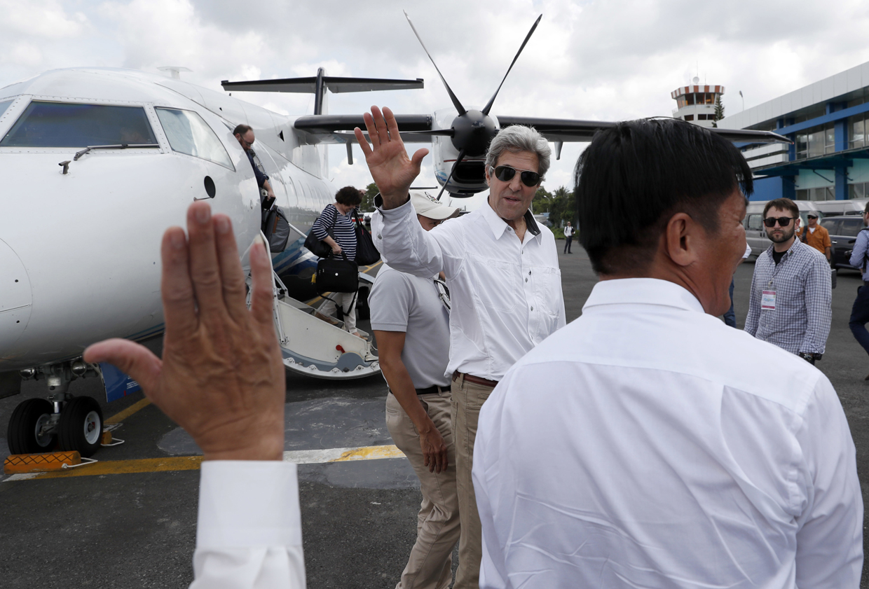 US Secretary of State John Kerry waves as he prepares to board his plane to depart Ca Mau Airport on January 14, 2017. Kerry is in Vietnam, his fourth and final trip to the communist nation where he served during the war. / AFP / POOL / Alex Brandon (Photo credit should read ALEX BRANDON/AFP/Getty Images)