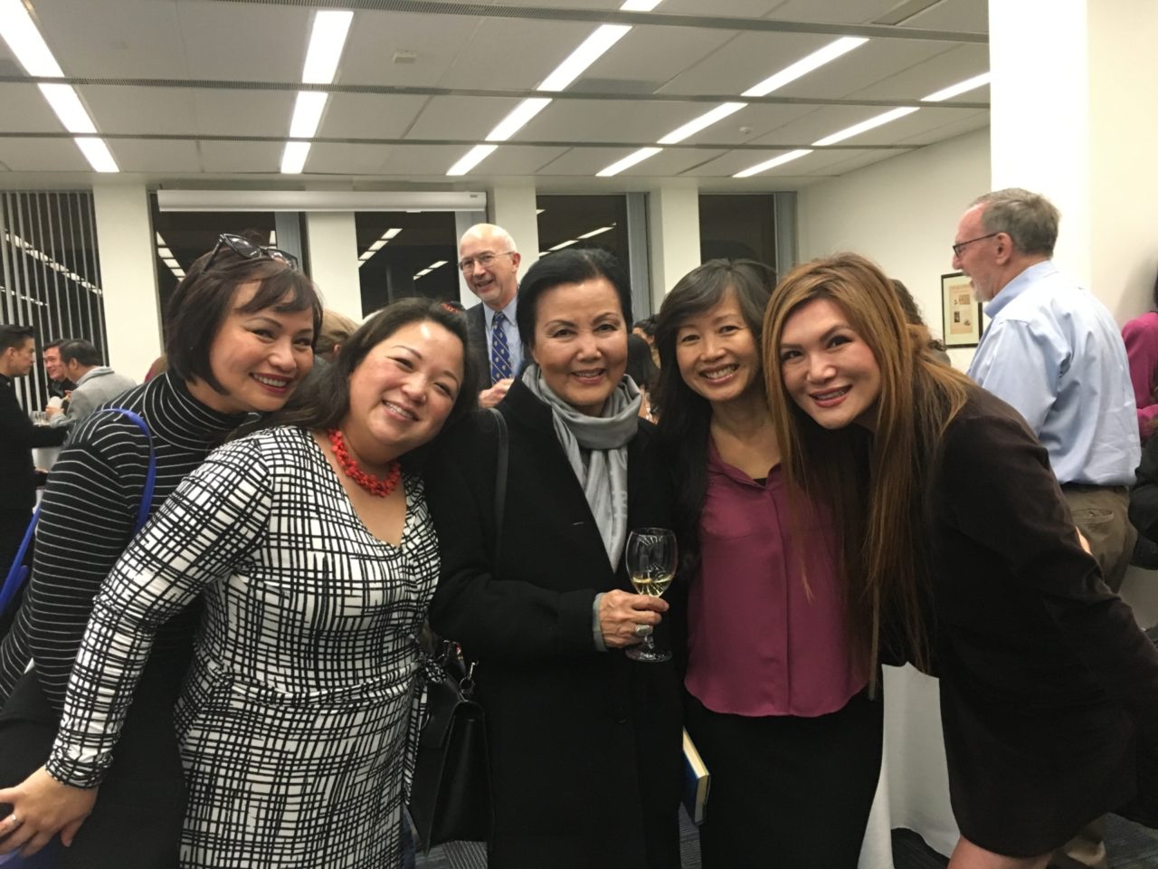 Từ trái sang: Cô Linh Cohan, Linda Vo, Kiều Chinh, Trâm Lê, Tanya Truong