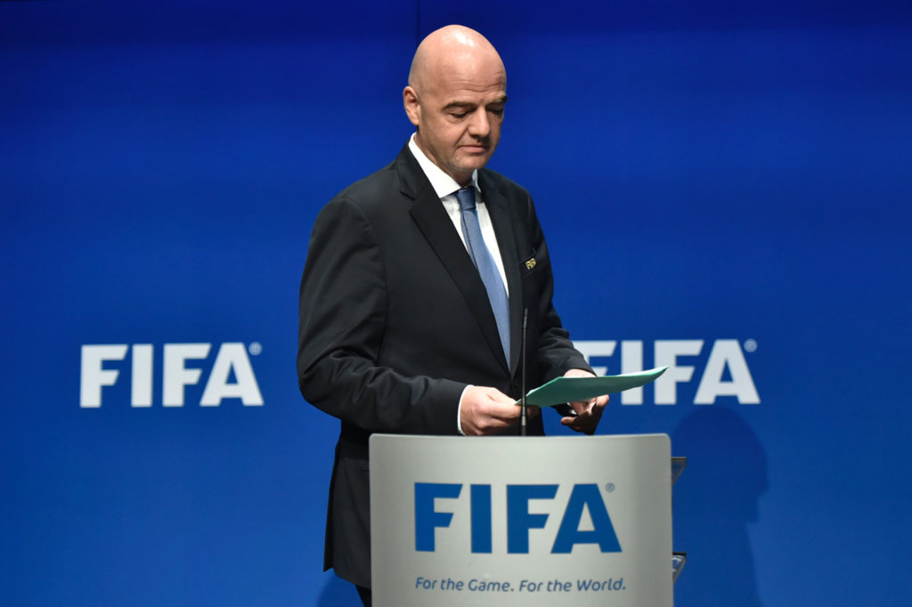 Chủ tịch Liên Đoàn Bóng Tròn Thế Giới FIFA, ông Gianni Infantino phát biểu trước phiên họp của Hội Đồng FIFA (FIFA Executive Counsil) ngày 10 Tháng Giêng, 2017 tại trụ sở chính của FIFA ở Zurich, Thụy Sĩ. FIFA chính thức quyết định với đa số tuyệt đối gia tăng số lượng đội tuyển dự VCK World Cup từ 32 lên 48 đội kể từ World Cup 2026. (Hình: Getty Images)