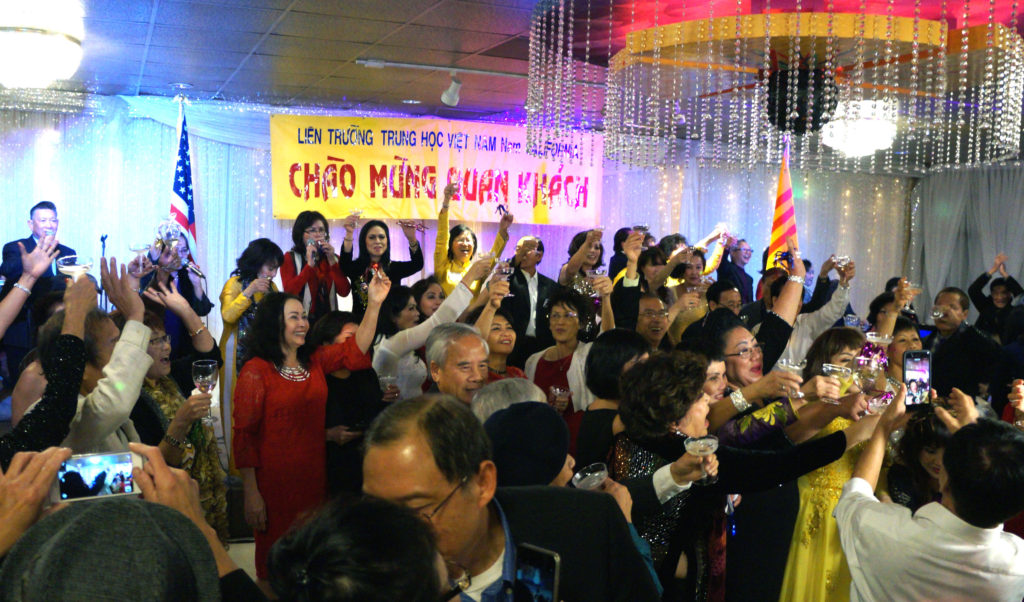Quang cảnh Countdown New Year 2017. (Hình: Lâm Hoài Thạch/Người Việt)