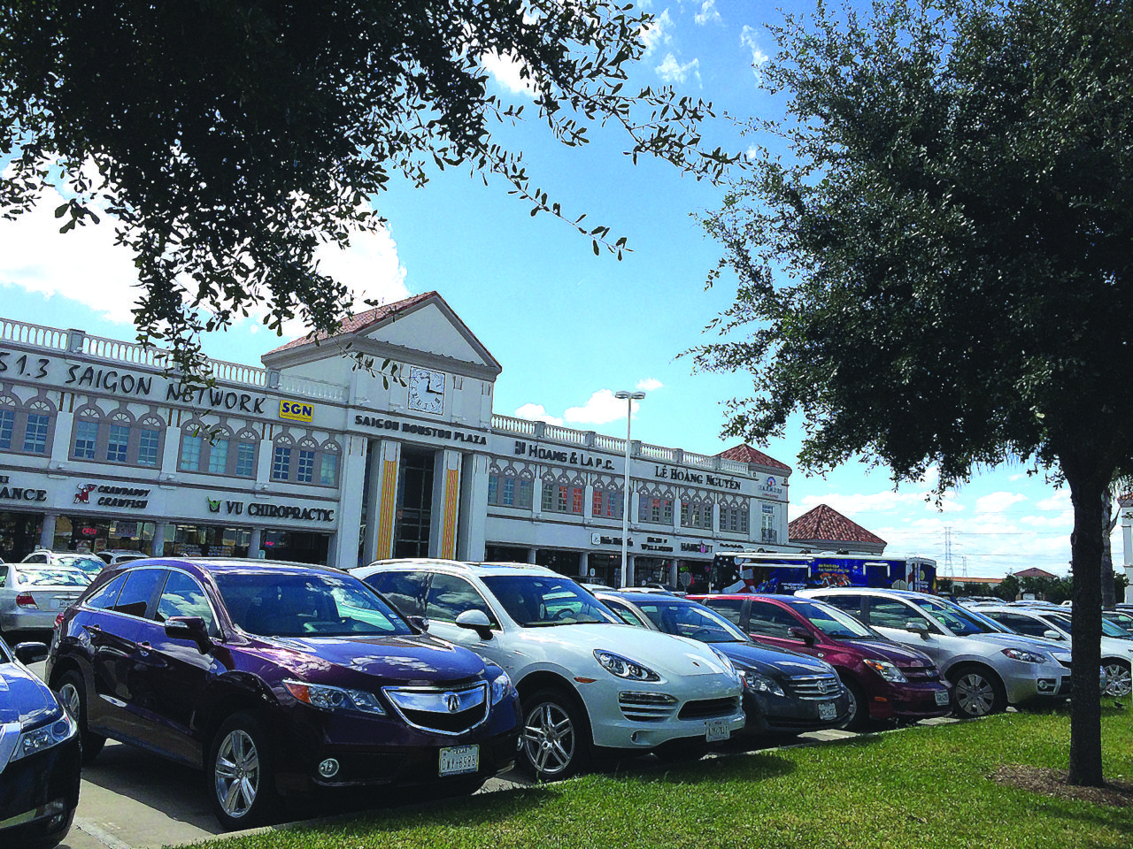 Khu thương mại Saigon Houston Plaza trên đường Bellaire, trung tâm của người Việt ở Houston. (Hình: Khôi Nguyên)
