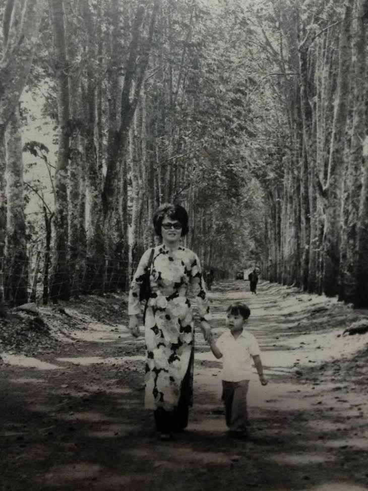 Viet and mother in Ban Me Thuot rubber plantation 1973 picture