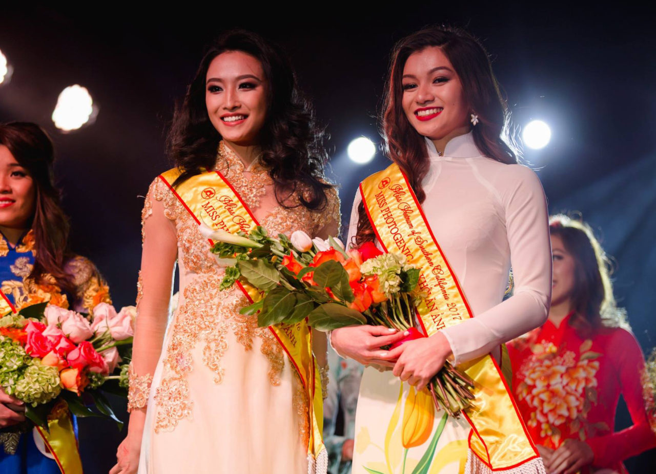 Hai Á Khôi Ăn Ảnh: Từ trái: Võ Hoàng Anhthi (Valencia High School), và Tamle Nguyễn Thanh Tâm (Orange Coast College). (Hình: Jennifer Nghiem Visuals/UVSA)