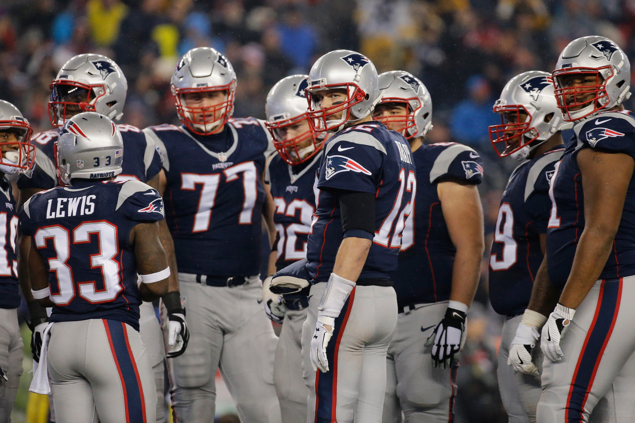 Các đấu thủ đội New England Patriots trong trận đấu tranh vô địch bảng AFC với đội Pittsburgh Steelers diễn ra tại Gillette Stadium, Foxboro, Massachusetts ngày 22 Tháng Giêng, 2017. (Hình: Getty Images)