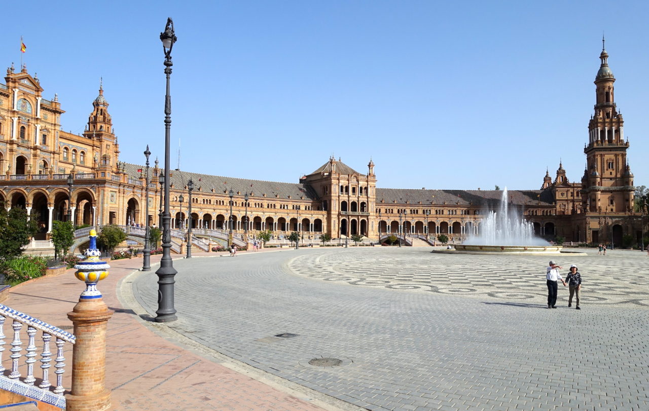 Khu vực Espana Plaza. (Hình: ATNT Tours & Travel)