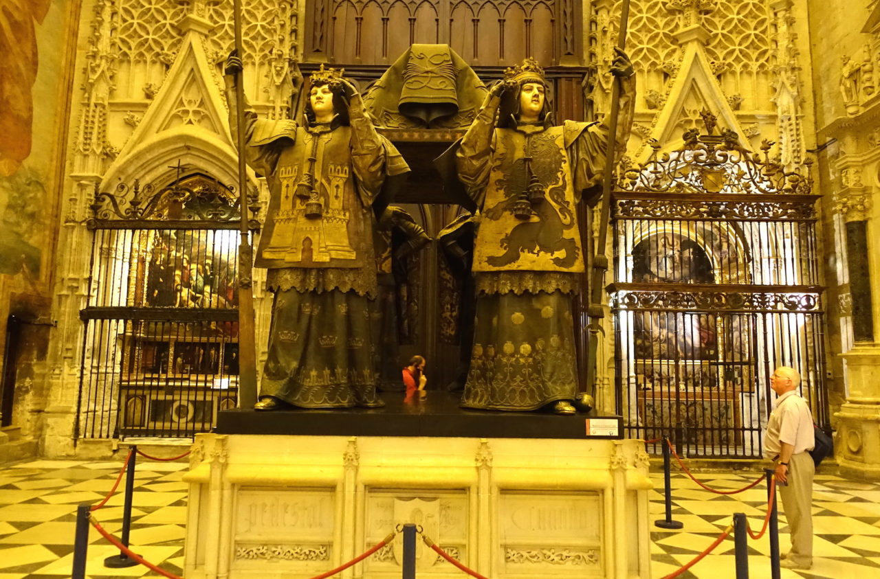 Mộ Christopher Columbus trong Seville Cathedral. (Hình: ATNT Tours & Travel)