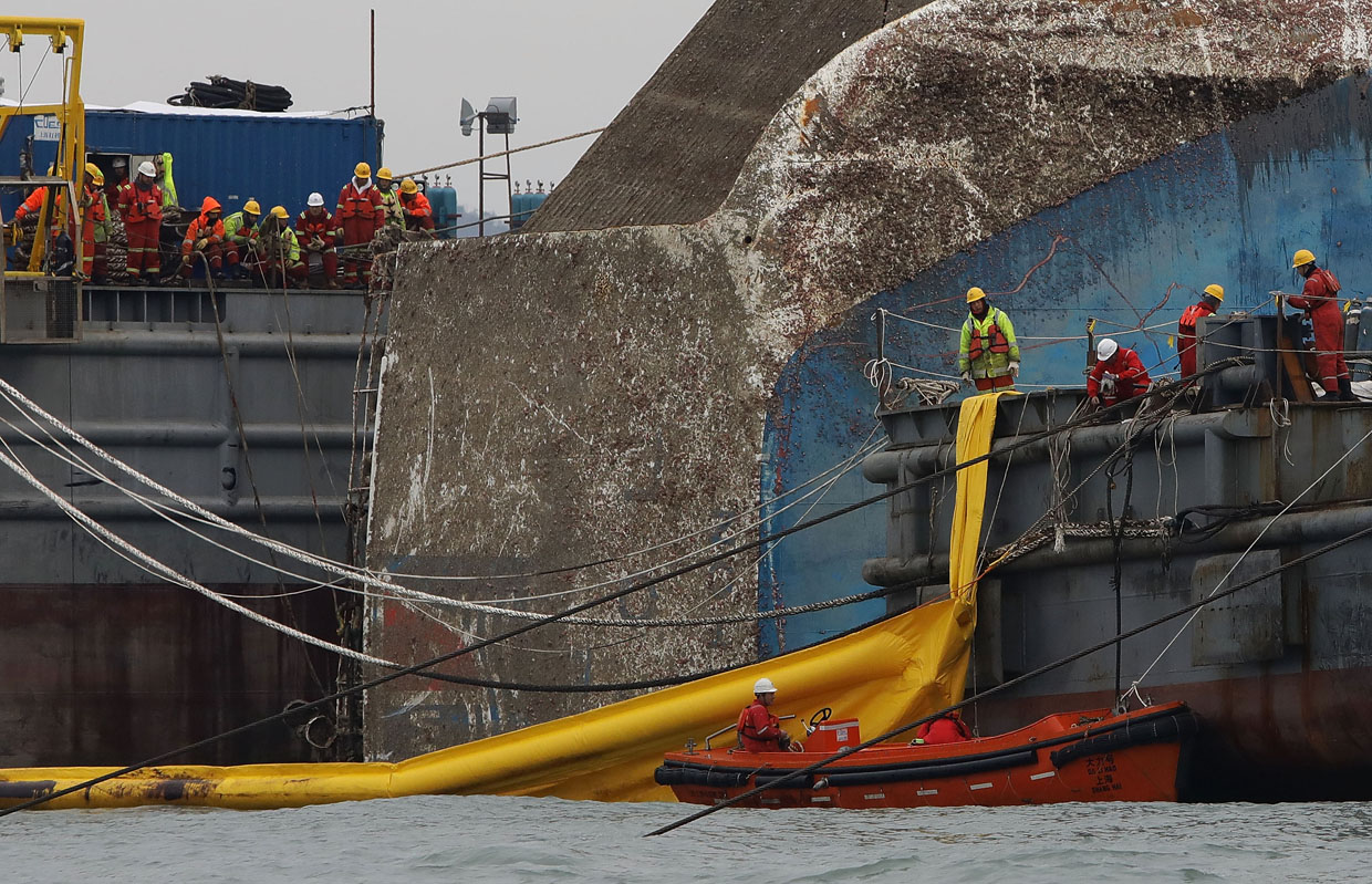 JINDO-GUN, SOUTH KOREA - MARCH 24: Submersible vessel attempts to salvage sunken Sewol ferry in waters off Jindo, on March 24, 2017 in Jindo-gun, South Korea. The Sewol sank off the Jindo Island in April 2014 leaving more than 300 people dead and nine of them still remain missing. (Photo by Chung Sung-Jun/Getty Images)