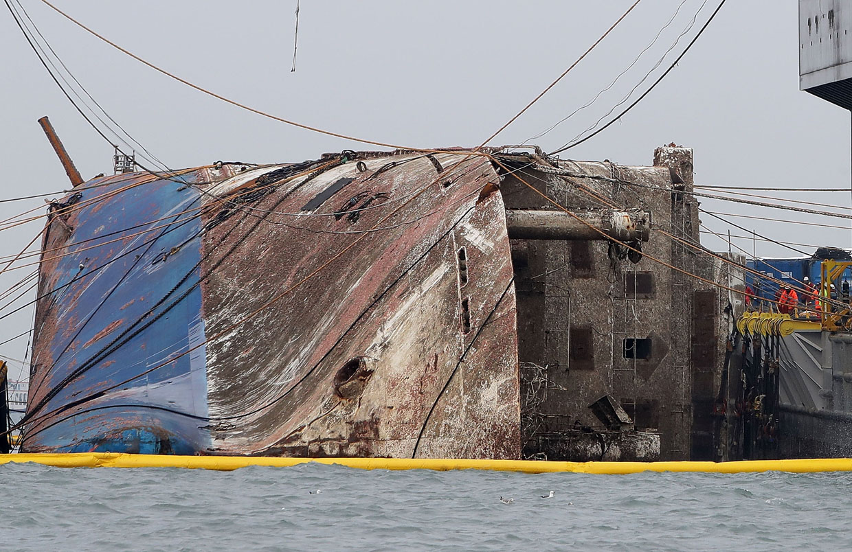 JINDO-GUN, SOUTH KOREA - MARCH 24: Submersible vessel attempts to salvage sunken Sewol ferry in waters off Jindo, on March 24, 2017 in Jindo-gun, South Korea. The Sewol sank off the Jindo Island in April 2014 leaving more than 300 people dead and nine of them still remain missing. (Photo by Chung Sung-Jun/Getty Images)