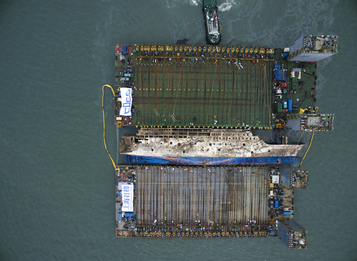 JINDO-GUN, SOUTH KOREA - MARCH 24: Submersible vessel attempts to salvage sunken Sewol ferry in waters off Jindo, on March 24, 2017 in Jindo-gun, South Korea. The Sewol sank off the Jindo Island in April 2014 leaving more than 300 people dead and nine of them still remain missing. (Lee Myeong-Ik-Pool/Getty Images)