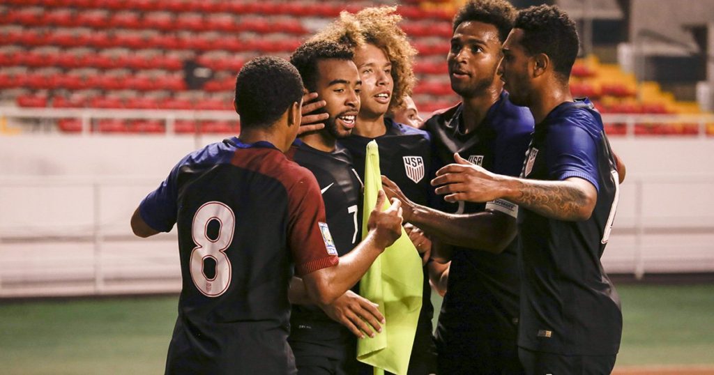 Các cầu thủ U-20 Hoa Kỳ vui mừng sau khi ghi bàn thắng vào lưới El Salvador trong trận đấu bảng D giữa hai đội diễn ra tại Costa Rica ngày 3 Tháng Ba, 2017. (Hình: Yahoo.com/sports)