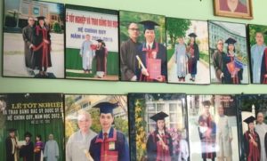 Những trẻ mồ côi ngày nào giờ đã nên người. (Hình: Báo VietNamnet)