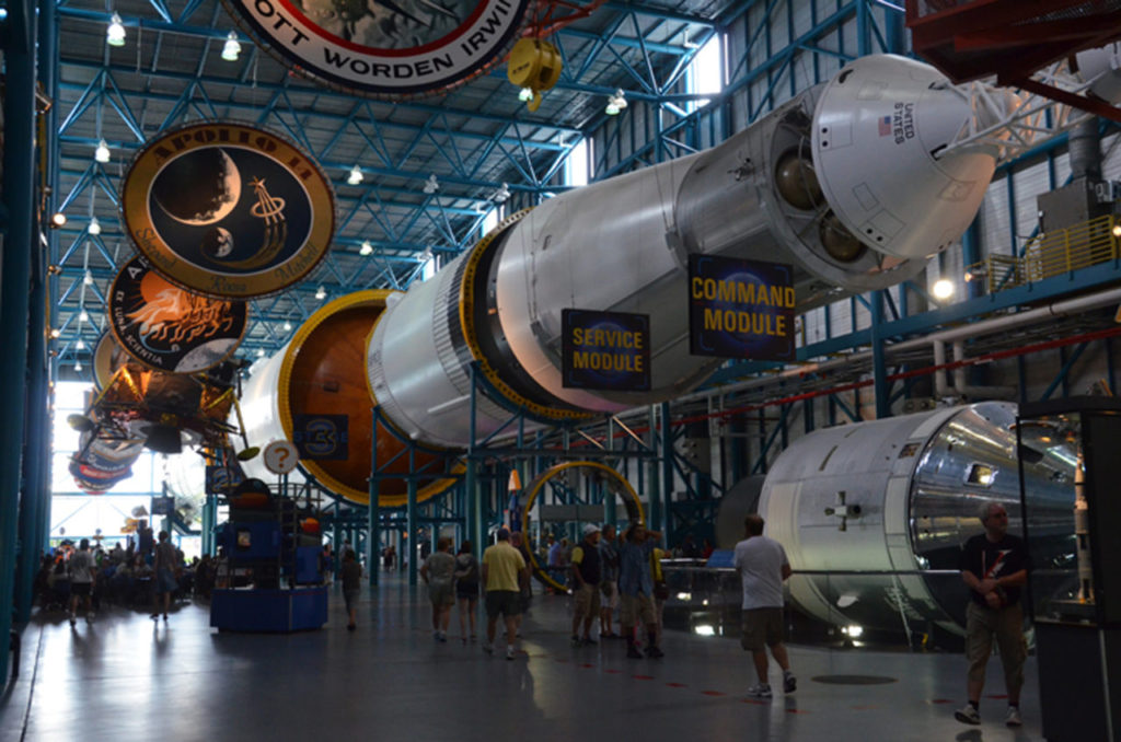 Saturn V Rocket dùng để phóng phi thuyền Apollo. (Hình: ATNT Tours & Travel)