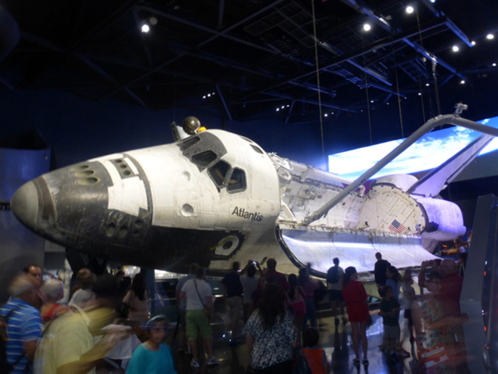 Phi thuyền Space Shuttle Atlantis trưng bày tại Kenedy Space Center. (Hình: ATNT Tours & Travel)