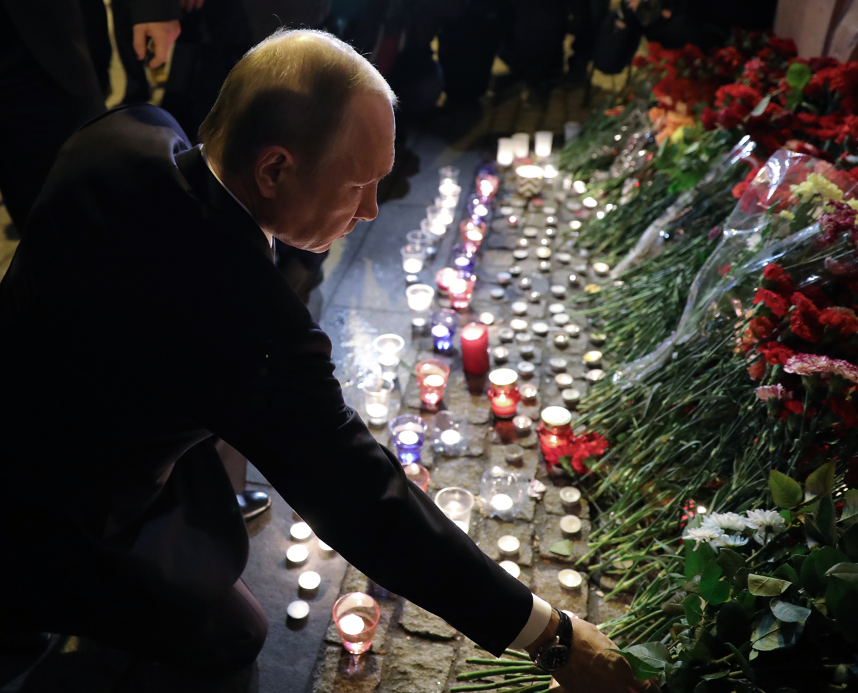 TOPSHOT - CORRECTION - Russian President Vladimir Putin places flowers in memory of victims of the blast in the Saint Petersburg metro at Technological Institute station on April 3, 2017. / AFP PHOTO / SPUTNIK / Mikhail KLIMENTYEV (Photo credit should read MIKHAIL KLIMENTYEV/AFP/Getty Images)