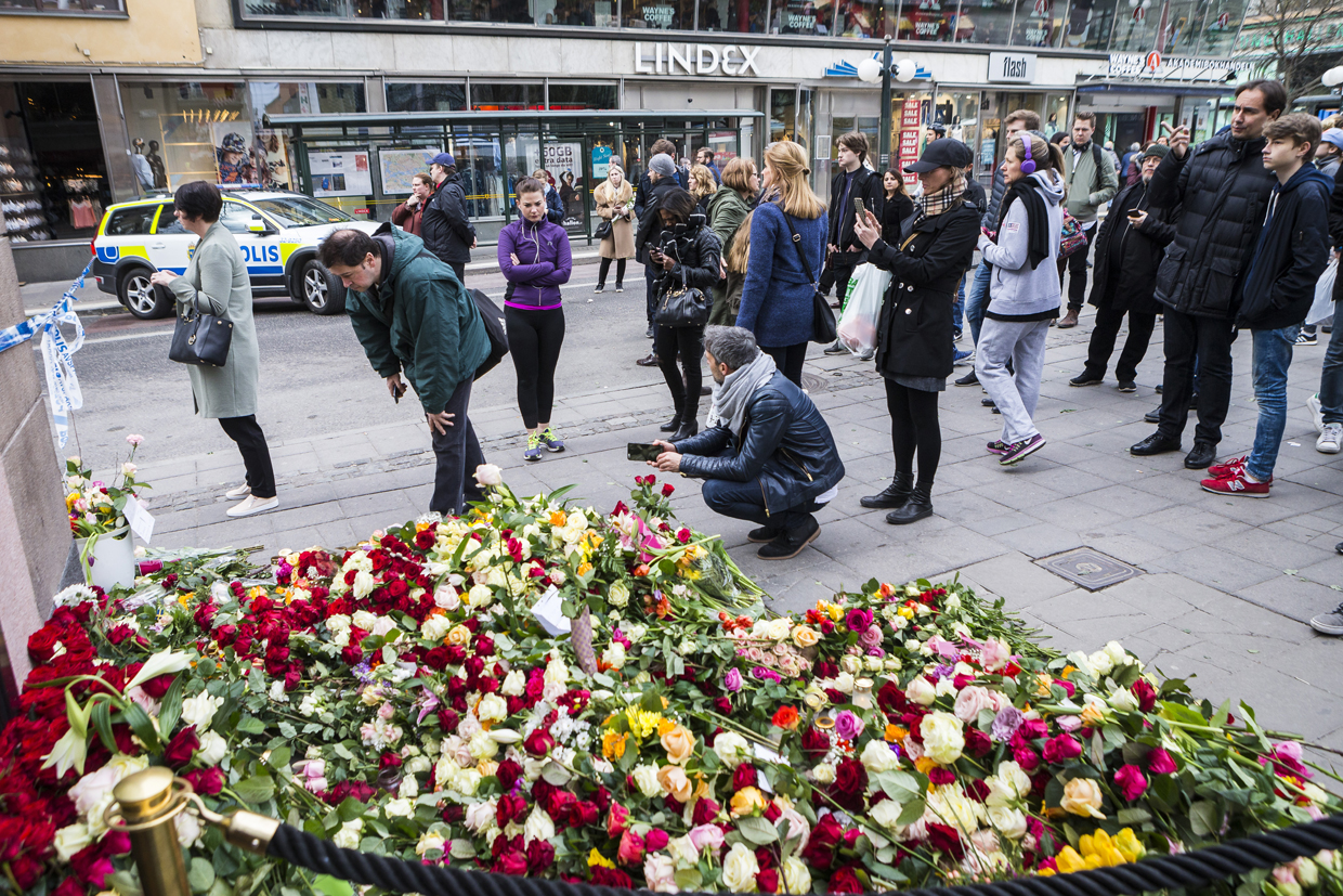 STOCKHOLM, SWEDEN - APRIL 08: Observers gather t Hotorget a gaze down towards the scene of the terrorist truck attack in downtown Stockholm on April 8, 2017 in Stockholm, Sweden. (Photo by Michael Campanella/Getty Images)